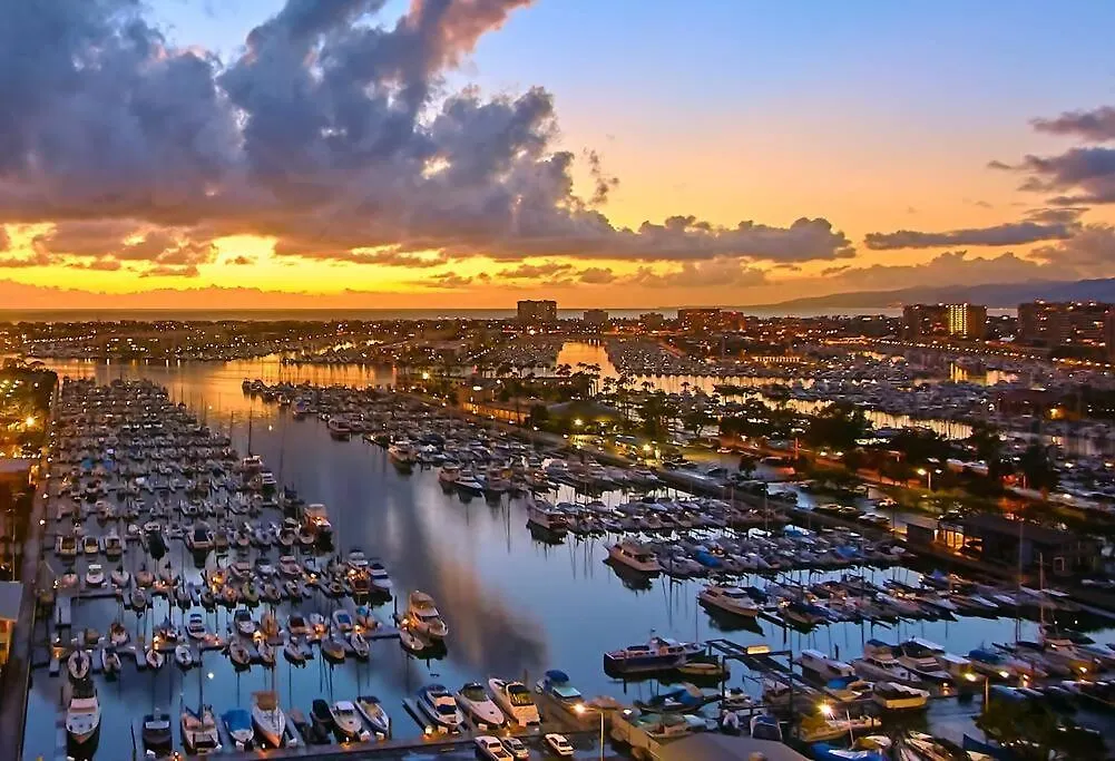 Skyline Oasis: Luxe 3-Floor Waterfront Penthouse Apartment Los Angeles 0*,