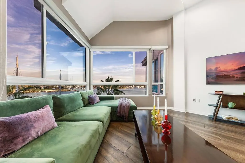 Skyline Oasis: Luxe 3-Floor Waterfront Penthouse Apartment Los Angeles 0*,  United States