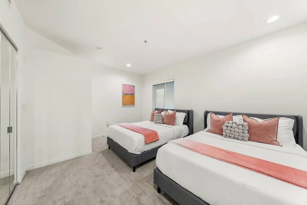 Skyline Oasis: Luxe 3-Floor Waterfront Penthouse Apartment Los Angeles