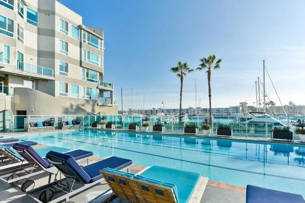 Skyline Oasis: Luxe 3-Floor Waterfront Penthouse Apartment Los Angeles