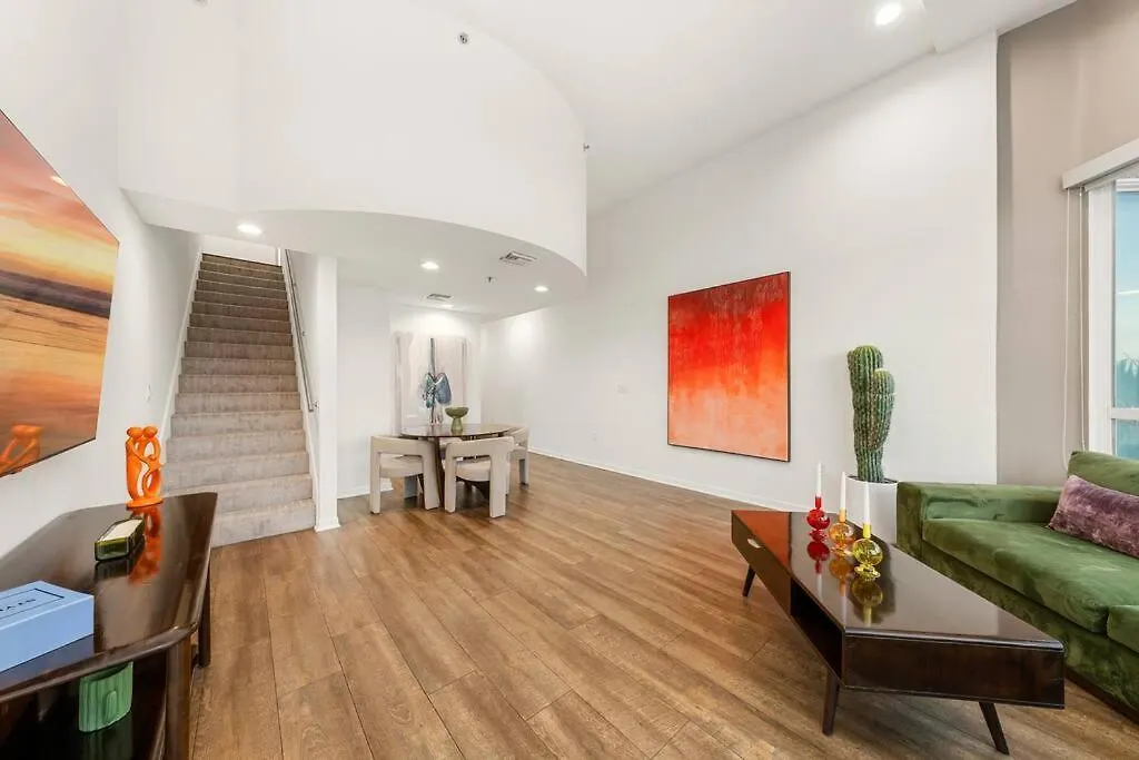 Skyline Oasis: Luxe 3-Floor Waterfront Penthouse Apartment Los Angeles