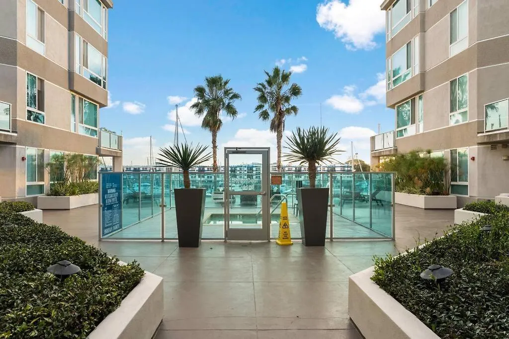 Skyline Oasis: Luxe 3-Floor Waterfront Penthouse Apartment Los Angeles 0*,  United States