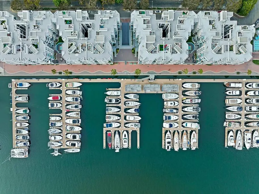 Skyline Oasis: Luxe 3-Floor Waterfront Penthouse Apartment Los Angeles